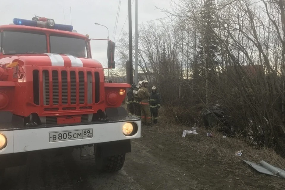 В Новом Уренгое ночью сгорело здание Фото: 89.mchs.gov.ru