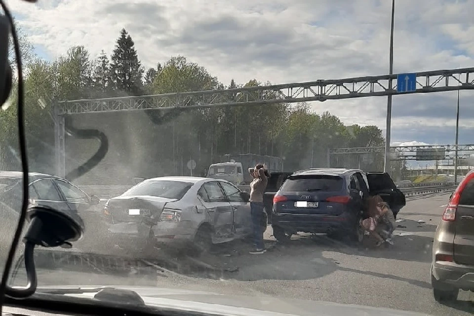 ЗСД стал в пробку из-за аварии у Белоострова. Фото: vk.com/spb_today