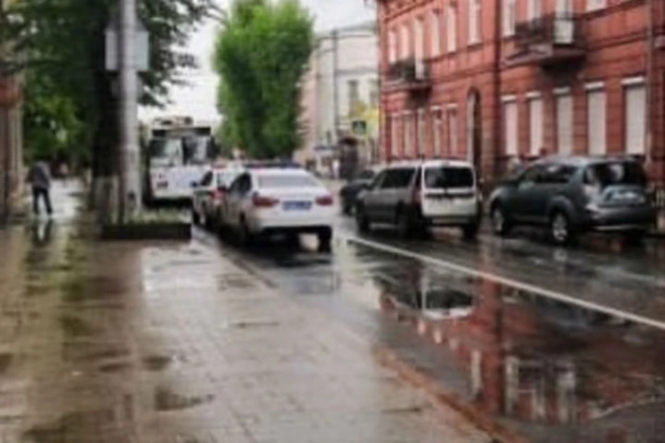Троллейбус сбил женщину в центре Иркутска. Фото: dtp_irk