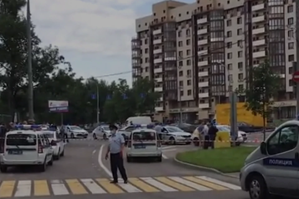 Видео стрельбы по полицейским на Ленинском проспекте появилось в сети