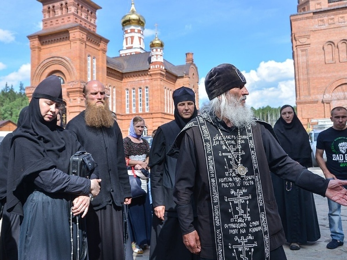 С чего мы стали сектой?»: послушники - об опальном отце Сергие, захватившем  Среднеуральский женский монастырь - KP.RU