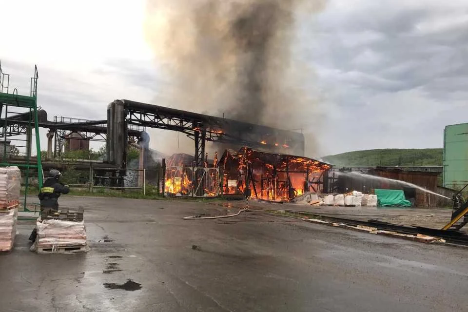 Огонь распространился на 50 квадратных метрах. Фото: пресс-служба МЧС по Мурманской области