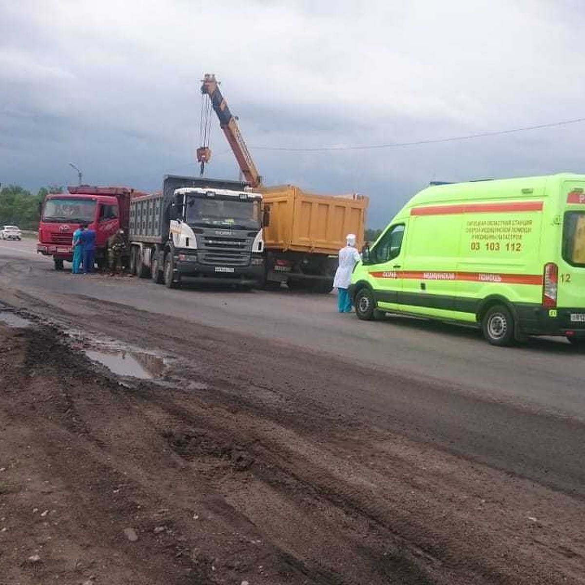 В ДТП с двумя грузовиками под Липецком водителя зажало в кабине - KP.RU