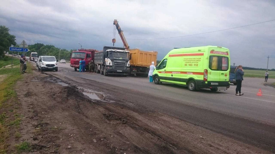 В ДТП с двумя грузовиками водителя зажало в кабине