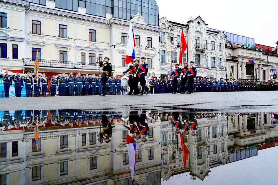 Парад Победы в центре Владивостока