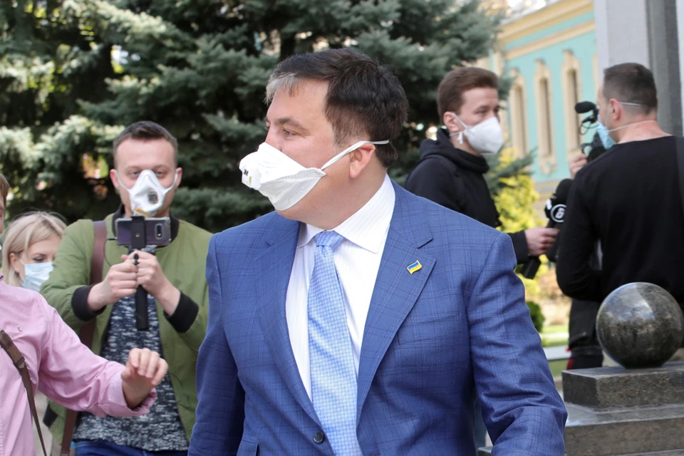 Саакашвили слишком антироссийски ангажирован, чтобы какими-то заявлениями изменить свой сложившийся имидж.