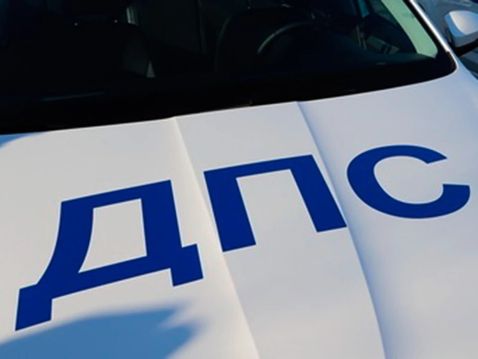 Четырехлетний мальчик попал под колеса автобуса «ПАЗ» на парковке торгового центра.