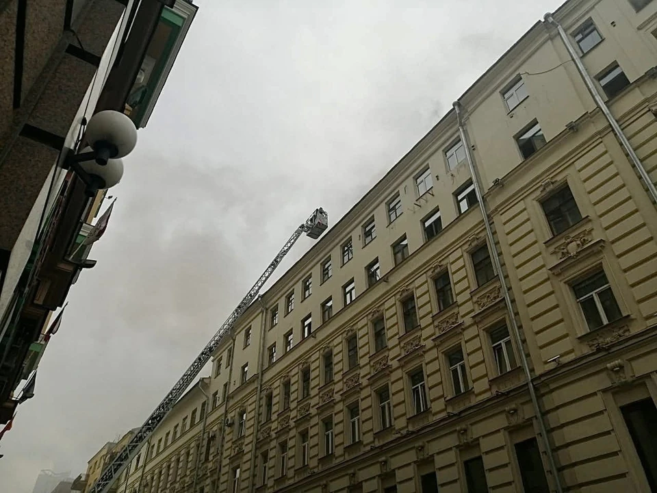 В МЧС сообщили, что пожару присвоен повышенный ранг сложности Фото: МЧС Москвы