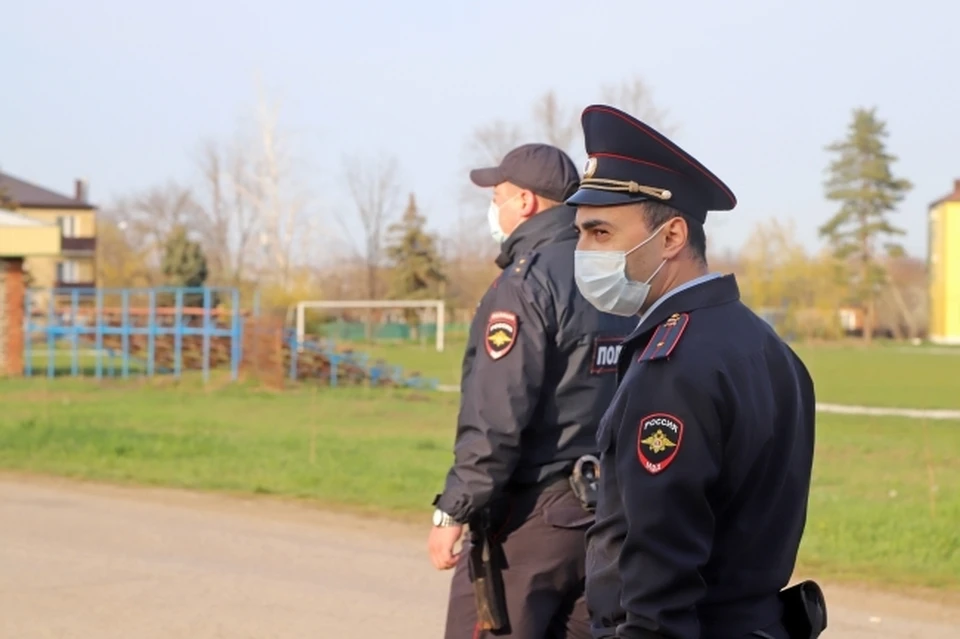 В полицию обратилась 38-летняя местная жительница с ожогами головы, шеи, плеча и лица.