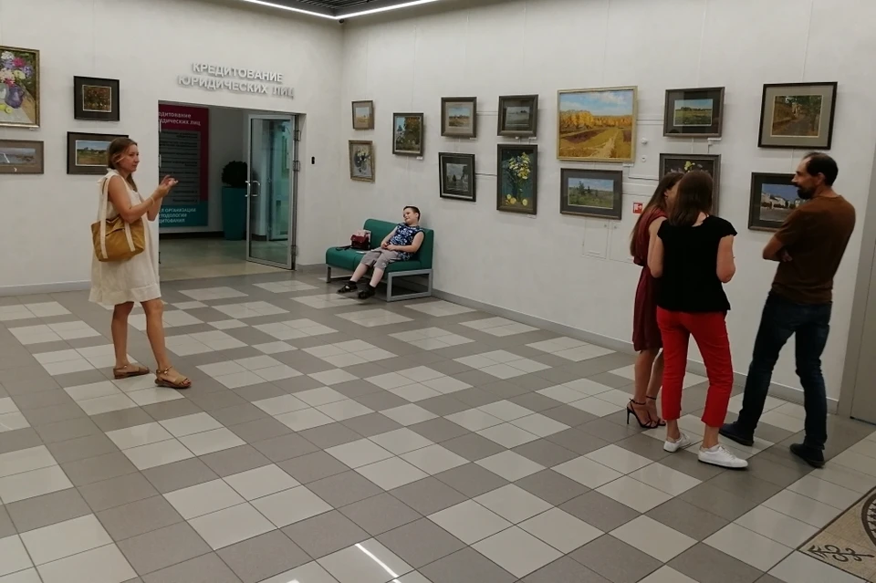 Выставка «Рязанские мотивы» работает в фойе Прио-Внешторгбанка.