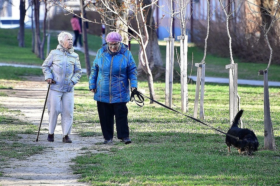 Кому в июле следует сидеть дома, рассказал врач