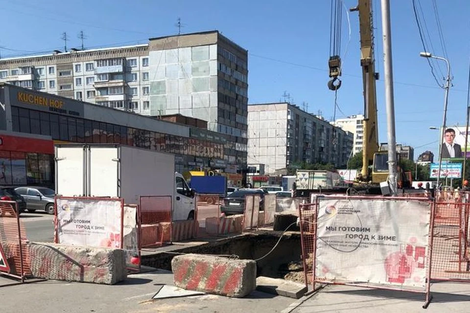 На месте ямы глубиной в три метра идет ремонт. Фото: мэрия Новосибирска