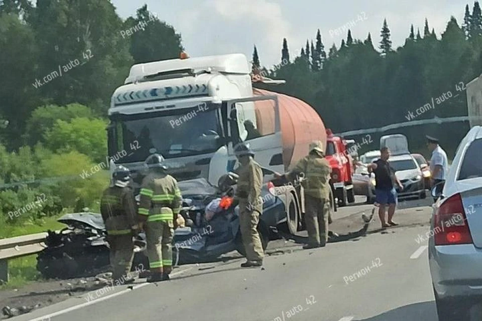 Стала известна причина гибели двух женщин и ребенка в ДТП в Кузбассе. ФОТО: vk.com, "Регион 42"