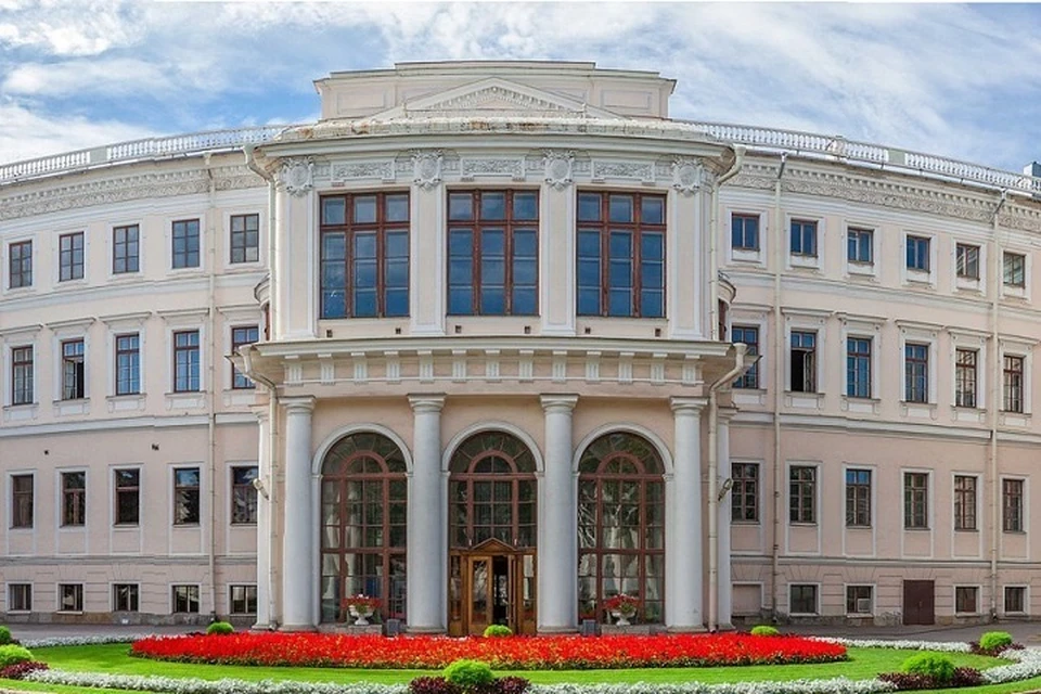 При ремонте Аничкова дворца украли около 20 миллионов рублей.