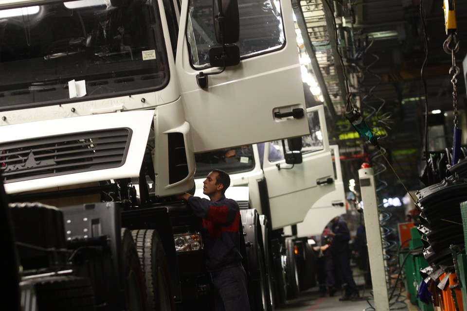 Коронавирус снизил производство автомобилей в России