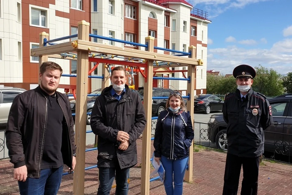 В Салехарде проверяют детские площадки на безопасность Фото: salekhard.org