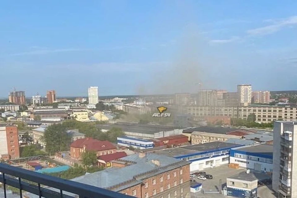 На одном из заводов города буровая установка повредила трубу. Фото: «АСТ-54»