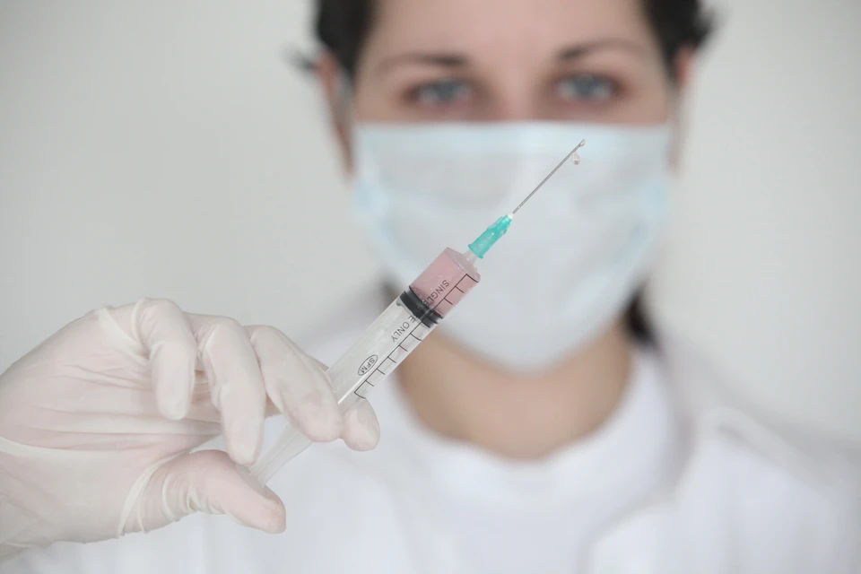 На западе ходят слухи, что российские высокопоставленные чиновники уже сделали прививки от коронавируса.