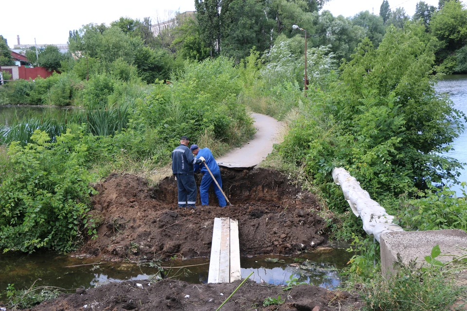 В Липецке ремонтируют старейший пешеходный мост