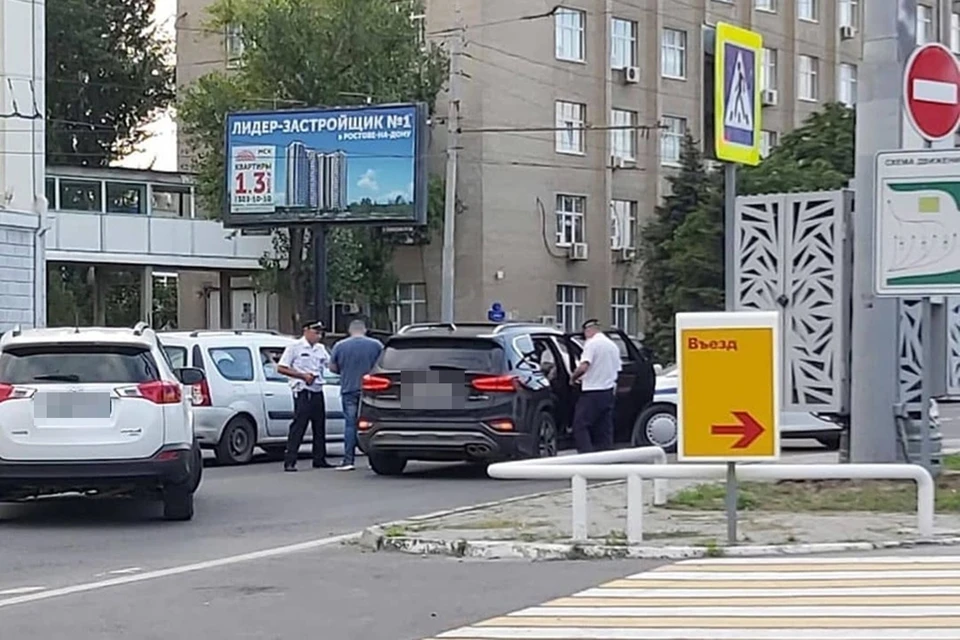 Сотрудники ДПС быстро прибыли на место. Фото: vk.com/etorostov