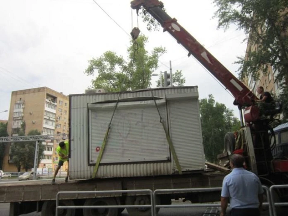 Работа по демонтажу незаконных железных гаражей и ларьков ведется во всех районах Томска. Фото пресс-службы администрации Томска.