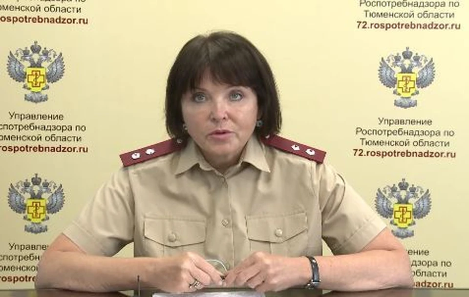 Тюменцам рекомендуют промывать нос солевым раствором перед посещением пляжей. Скриншот из видео.