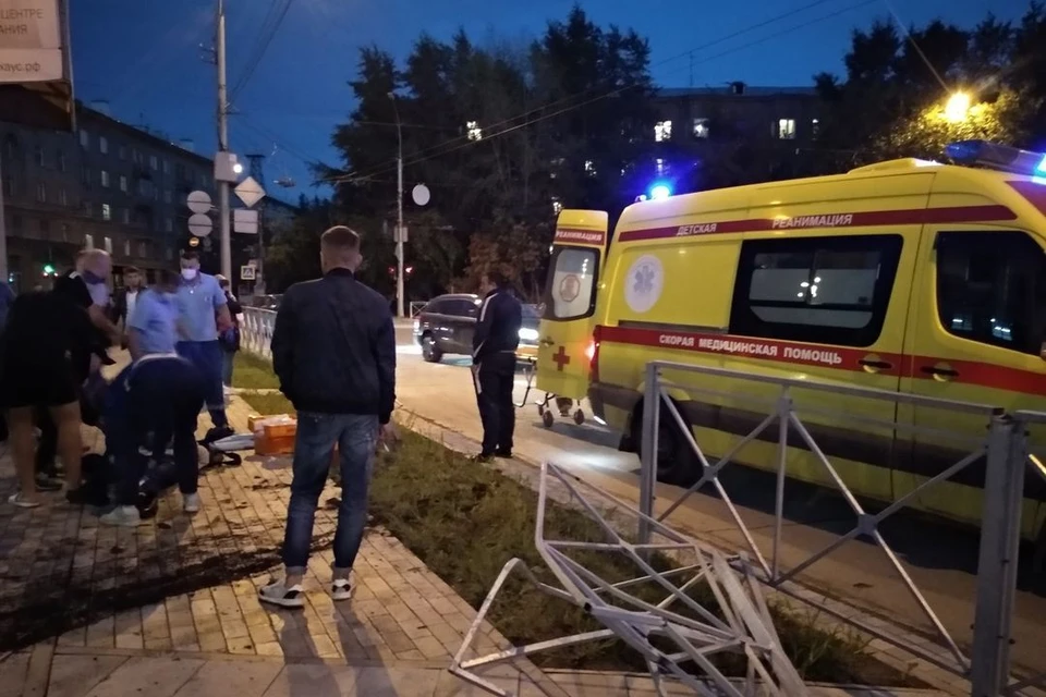 После аварии пострадавшим понадобилась помощь врачей.