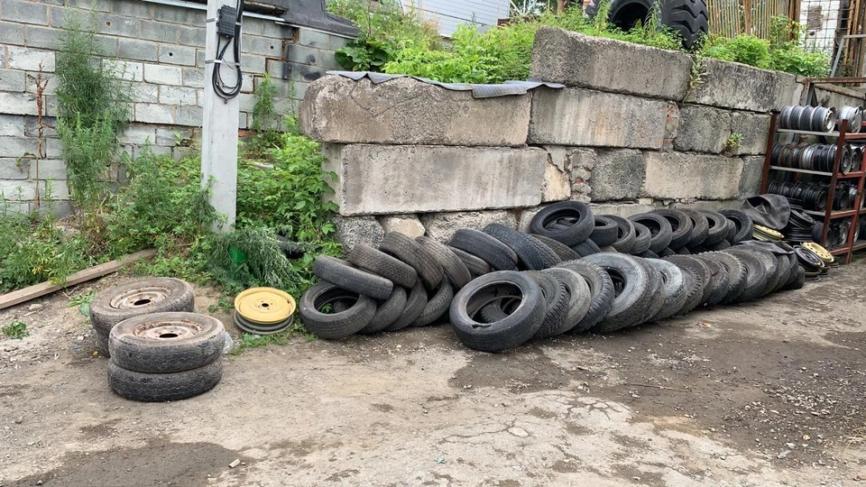 Каждый горожанин может сдать до четырех колес бесплатно. Фото: vlc.ru