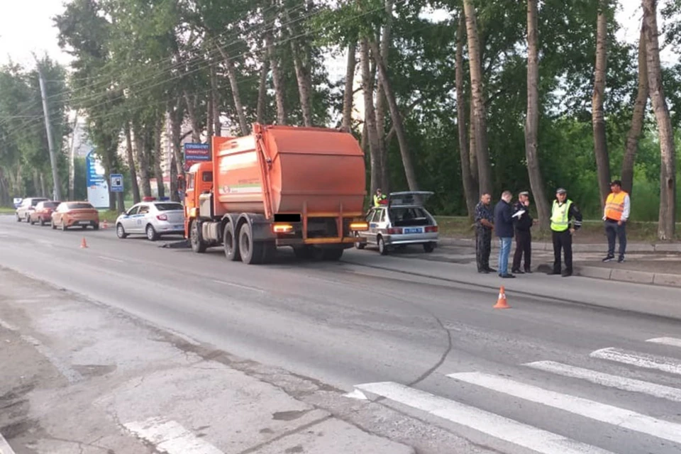 Мусоровоз ехал на скорости больше 80 км\ч. Фото: пресс-служба ГУ МВД по Новосибирской области