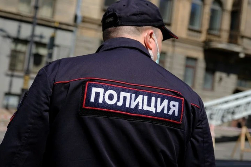 Полицейского судят за превышение должностных полномочий.