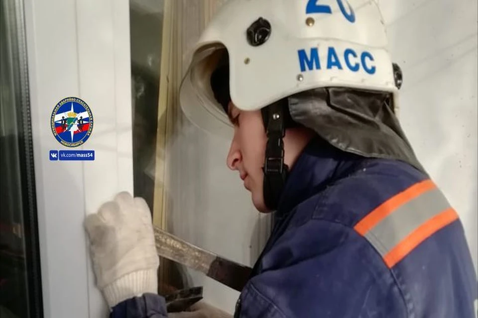 Спасатели помогли маме выбраться с запертого балкона. Фото: МАСС