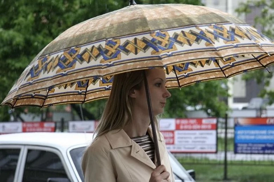 Девушка с зонтом.