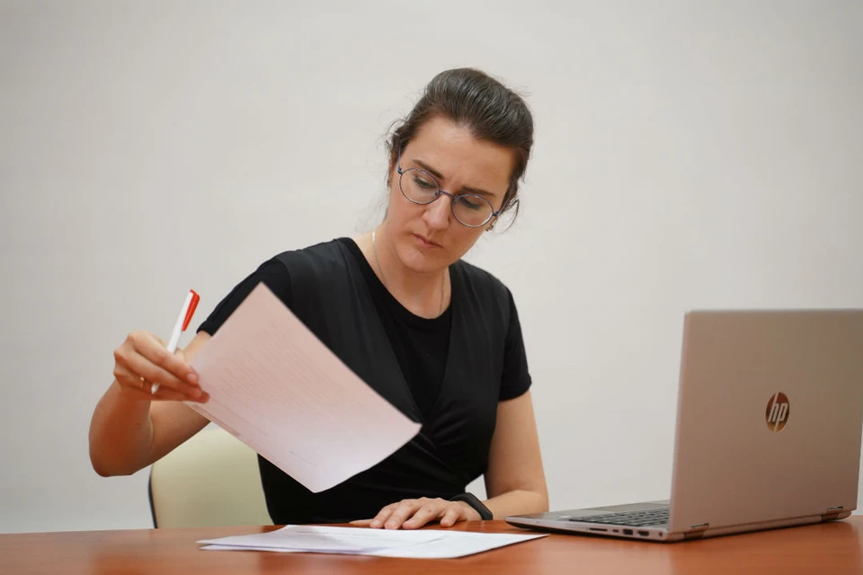 Прежде чем зарегистрироваться, девушка предварительно изучила статьи и инструкции о процедуре оформления.