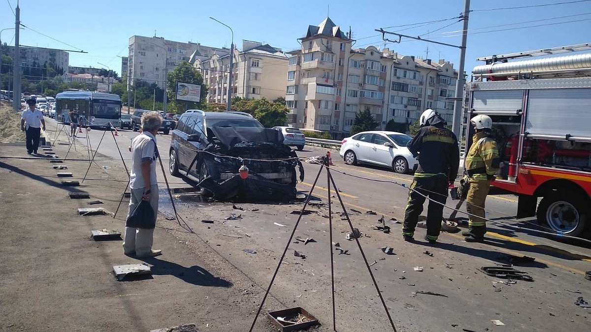 ДТП в Севастополе: пьяный водитель «Мерседеса» протаранил пассажирский  автобус - KP.RU