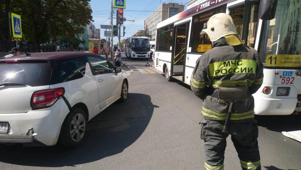 В Туле столкнулись иномарка и автобус