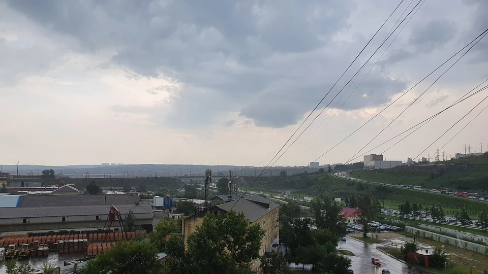 На Красноярск обрушилась мощная гроза.