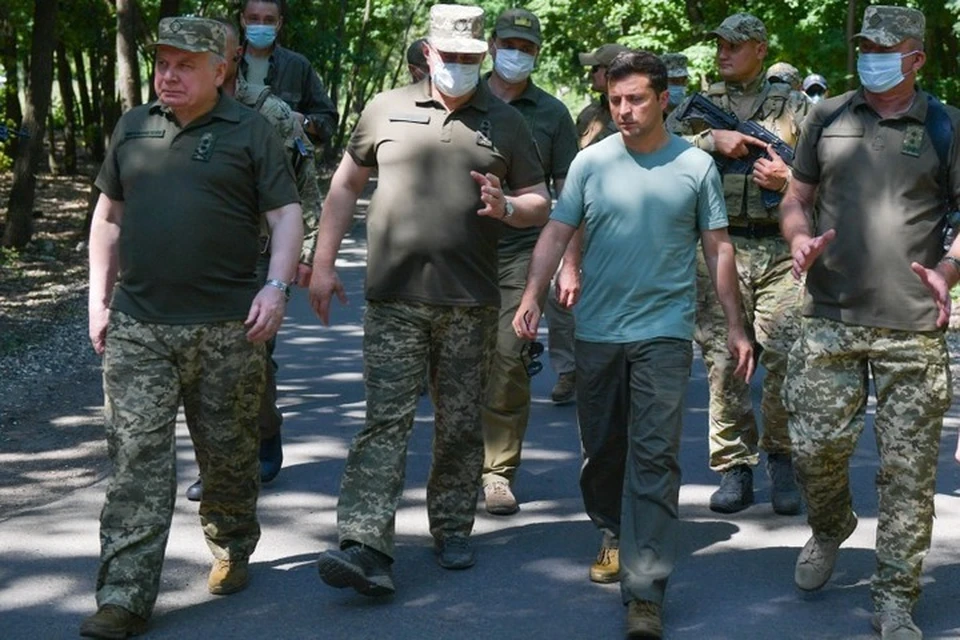 Украинские генералы вешали Зеленскому «лапшу на уши» о том, как они мир в Донбассе соблюдают. Фото: ОПУ
