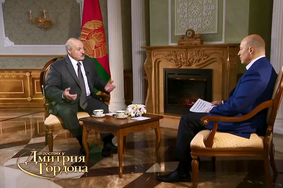 Александр Лукашенко рассказывал Дмитрию Гордону об отношениях между президентами, рассуждал о ситуации в разных странах и поделился подробностями своей жизни. Фото: скриншот видео youtube-канала «В гостях у Гордона»