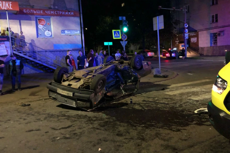 На Октябрьском проспекте произошла серьезная авария. Фото: vk.com/kirov_blacklist