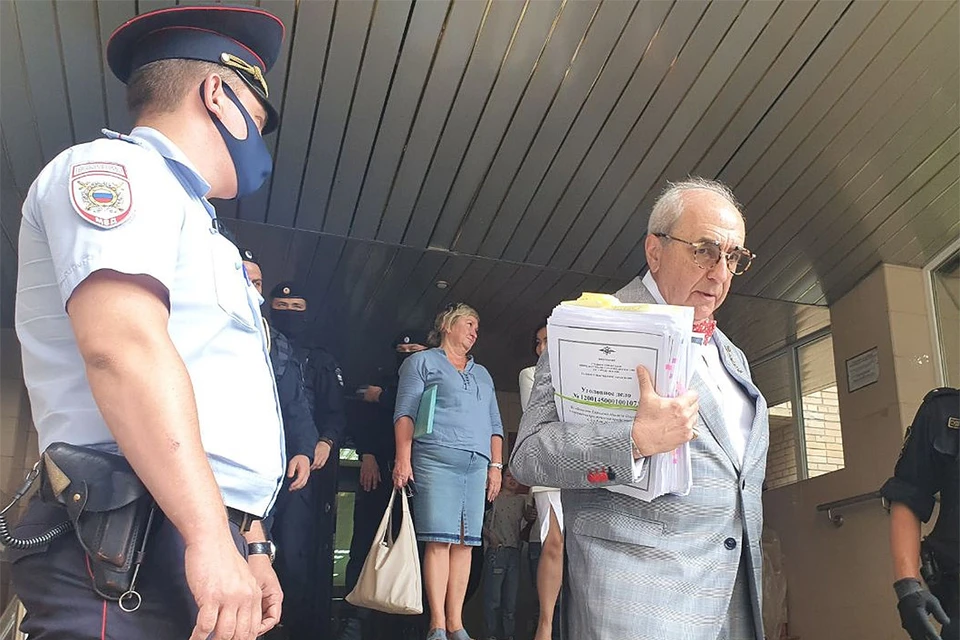 Адвокат Александр Добровинский после судебного заседания 7 августа 2020 г.