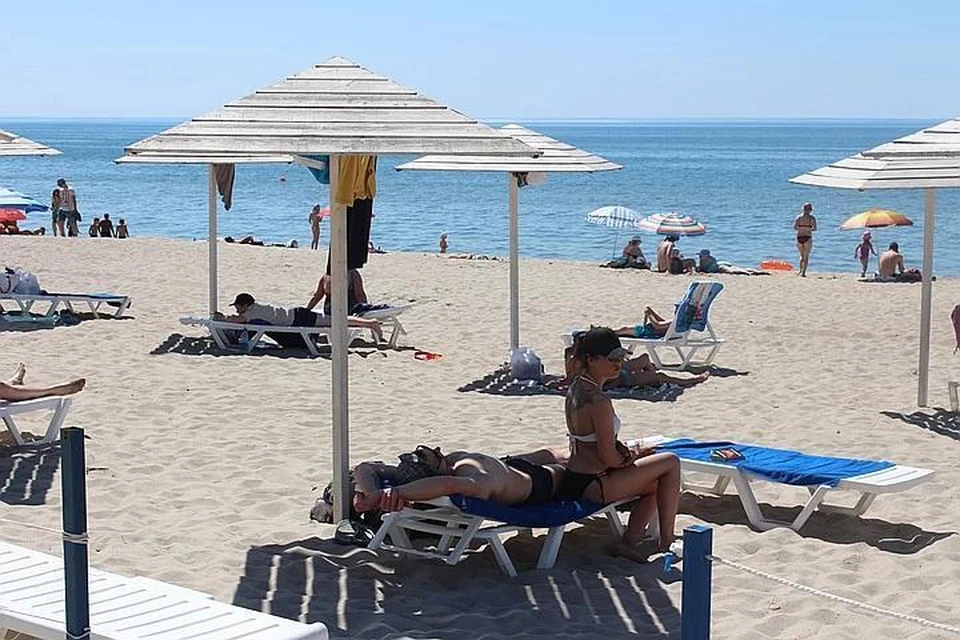 На пляже в Янтарном сегодня и в ближайшие дни аншлаг.