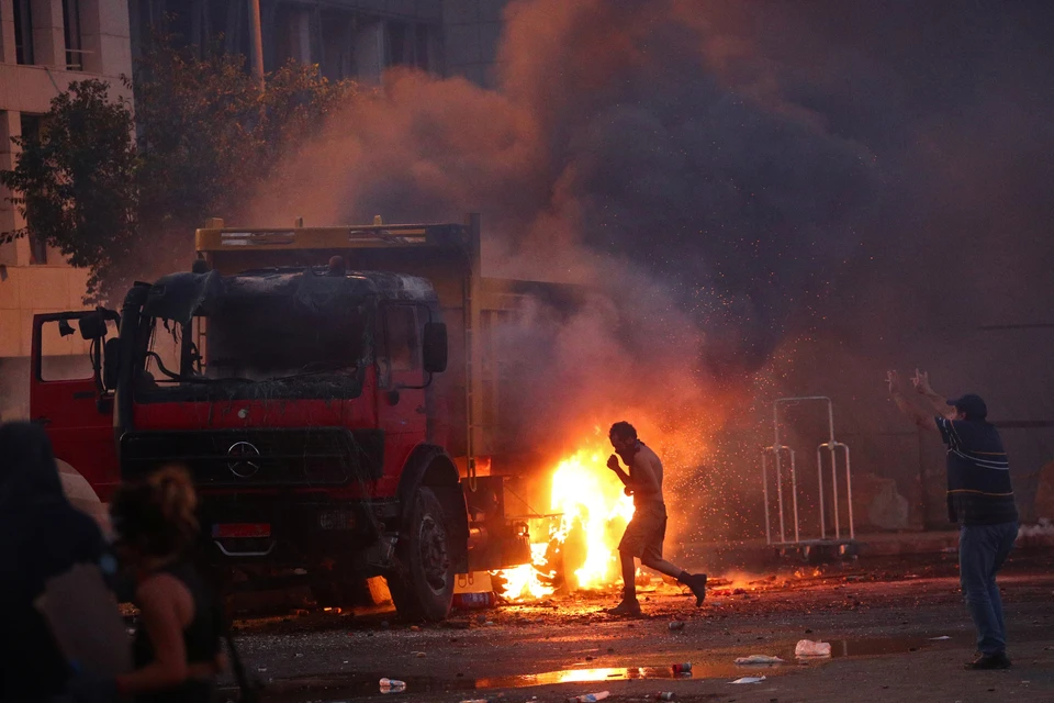 Беспорядки продолжается: в Бейруте протестующие штурмуют Министерство энергетики