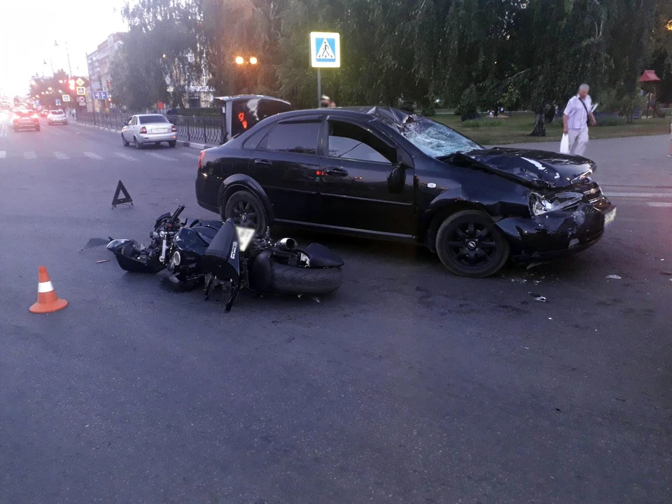 Мотоциклиста на скорой отвезли в больницу