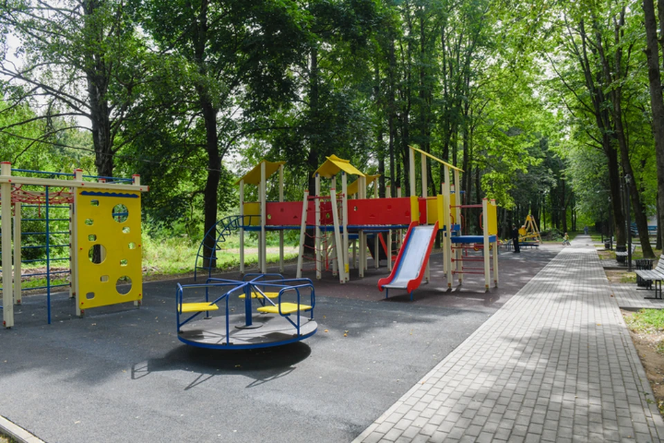 В 2020 году в парке появилась новая детская площадка. Фото: пресс-служба администрации смоленской области.