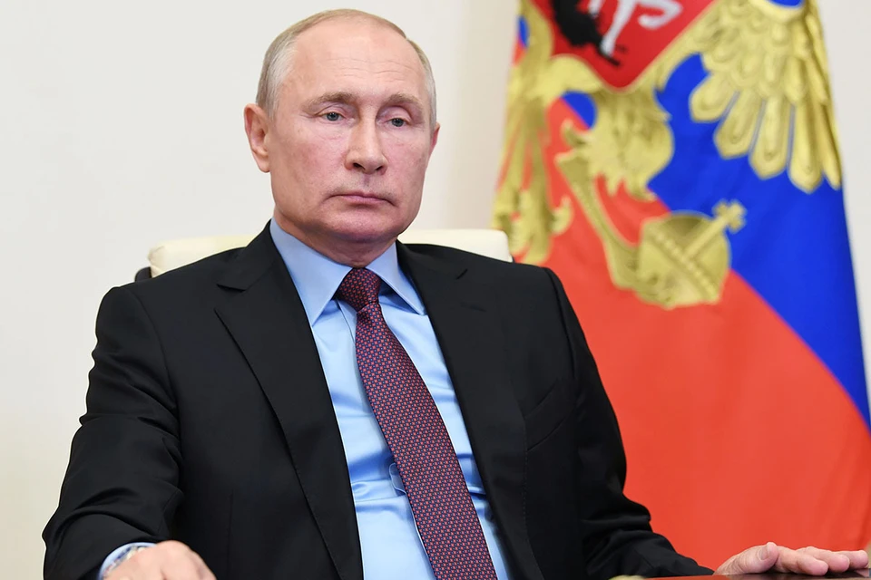 Путин в образе Бонда с вакциной в руке стал героем обложки Французской газеты