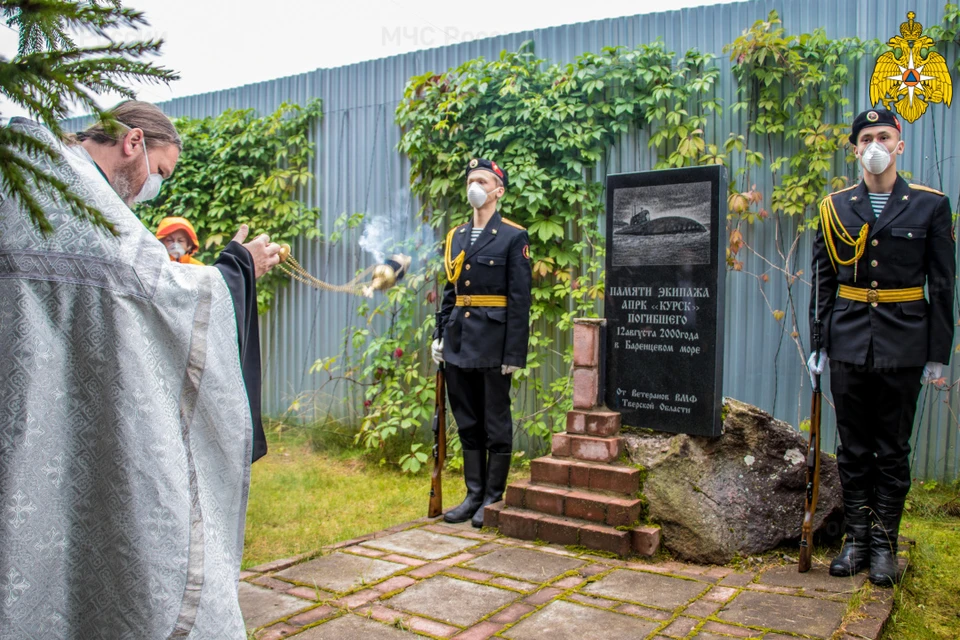 Богослужение в память о погибших моряках-подводниках с «Курска». Фото: 69.mchs.gov.ru