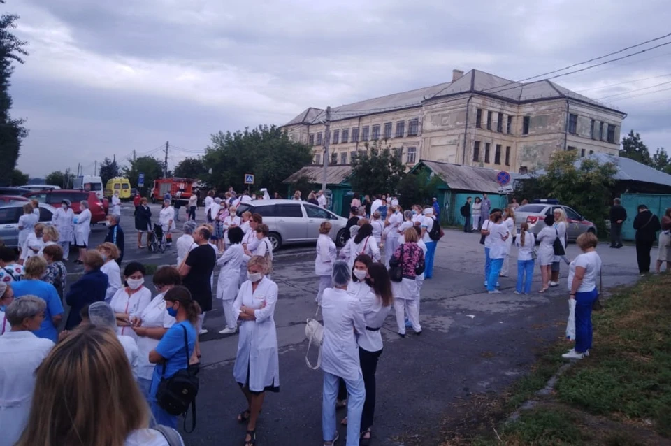 Пациентов и персонал эвакуировали из больницы. Фото: читательница КП-Новосибирск