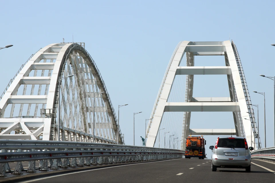 За сутки по мосту и трассе Таврида проезжают в среднем 32 тысячи автомобилей