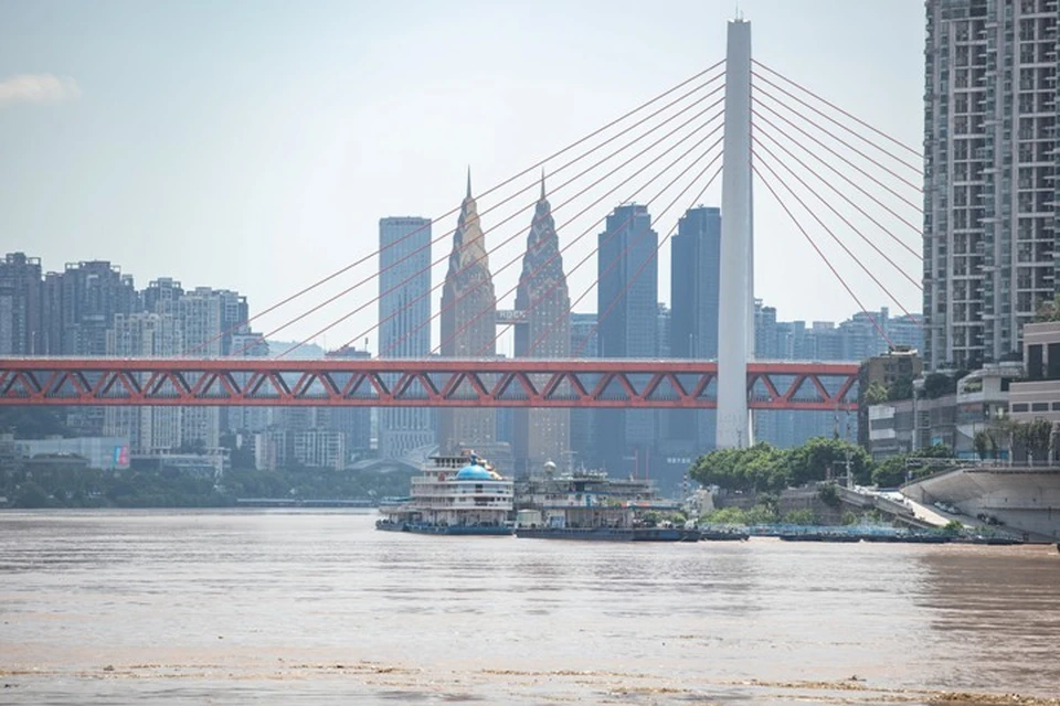 СМИ сообщили о столкновении танкера и баржи в акватории реки Янцзы недалеко от Шанхая