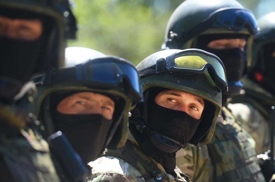 Челябинцев напугали силовики в масках